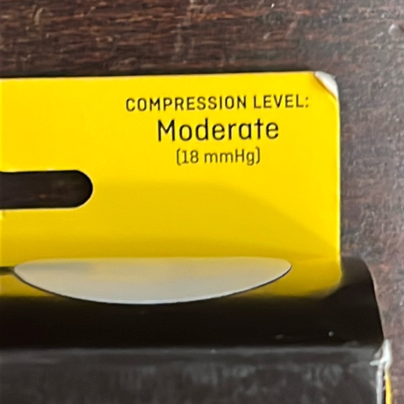 NIB Futuro Anti-Embolism Knee Length Stockings, Moderate, Closed Toe, Unisex MED - Picture 5 of 8